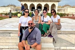 Desde Delhi: excursión privada de un día al Taj Mahal y Agra con traslado incluido.