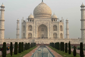 Z Jaipuru: Wycieczka do Taj Mahal tego samego dnia z transferem do Delhi