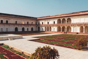 Mumbai: Taj Mahal & Agra Fort Tour ja saman päivän lento