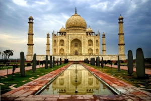 Von New Dehli aus: Taj Mahal bei Sonnenaufgang & Agra Highlights Tour