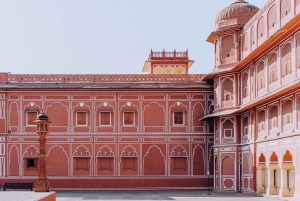 New Delhistä: Jaipur Tour pikajunalla tai yksityisautolla