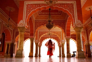 New Delhistä: Jaipur Tour pikajunalla tai yksityisautolla