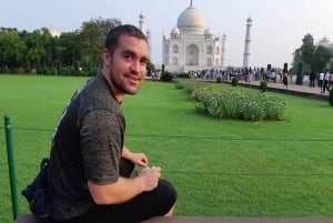 Depuis New Delhi : visite privée du Taj Mahal et du Fort d'Agra en voiture