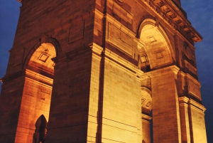 A full-day tour of Old & New Delhi Monument Express Entry