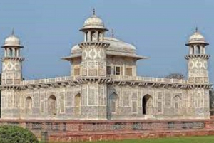 Gatimaan Train Tour: Delhi Agra Delhi mit Zugtickets