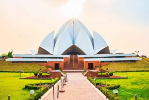 Nuova Delhi: tour privato del Tempio del Loto in auto con il sistema Skip-the-Line