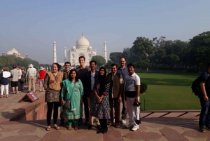 New Delhi: Ylellinen Taj Mahal Tour yksityisen ryhmän kanssa autolla