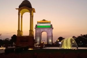 Nuova Delhi: tour serale in Tuk-Tuk con una tazza di tè locale