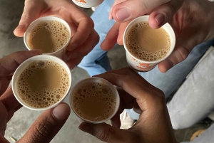 New Delhi: Yökierros Tuk-Tukilla ja kuppi paikallista teetä