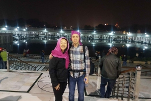 New Delhi: Yökierros Tuk-Tukilla ja kuppi paikallista teetä