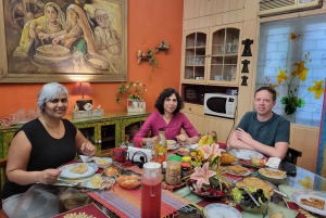 New Delhi: Traditional Indian Cooking Class & Market Visit