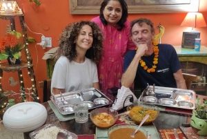 Nuova Delhi: Corso di cucina tradizionale indiana e visita al mercato