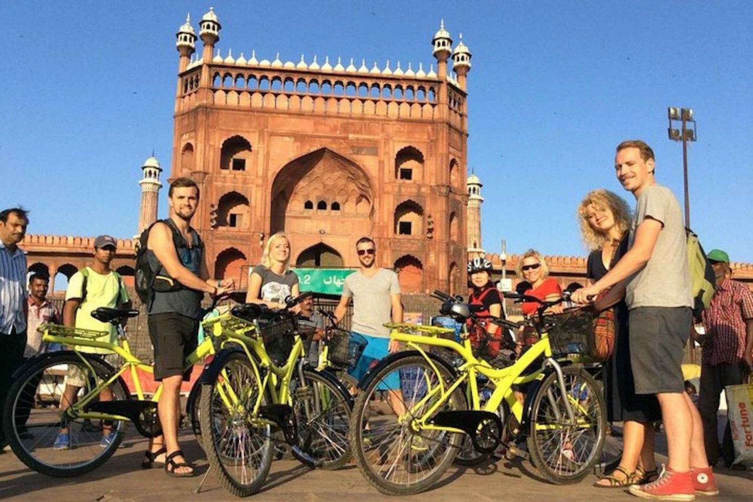 Old Delhi: passeio de bicicleta em grupo pequeno de 3,5 horas com café da manhã