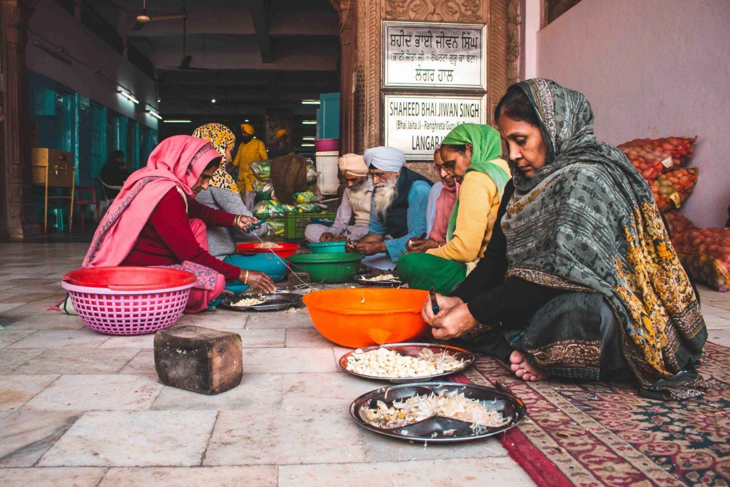 Vecchia Delhi: tour guidato a piedi di 4 ore con trasferimenti e biglietto d'ingresso