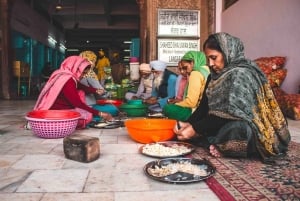 Old Delhi: 4 timers guidet spasertur med transport og inngangsbillett