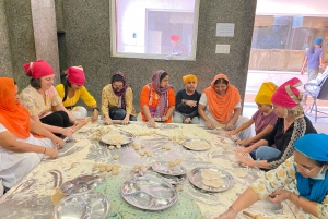 Old Delhi: Cultural & Historical Local Tour Experience
