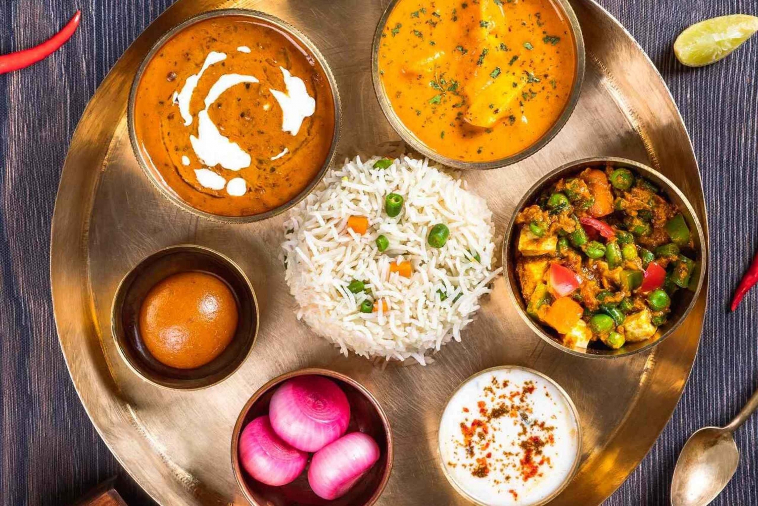 Tour gastronomico della vecchia Delhi con oltre 14 degustazioni