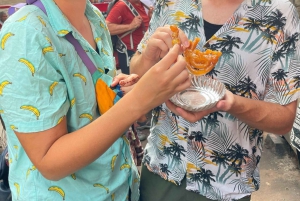 Gatumat och kryddmarknad i Old Delhi