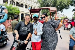 Deli antiga: passeio de comida de rua e caminhada histórica com guia