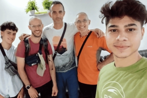 Vanha Delhi: kävelykierros tuk-tuk-ajelulla ja välipaloilla (Español)