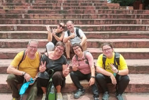 Vanha Delhi: kävelykierros tuk-tuk-ajelulla ja välipaloilla (Español)