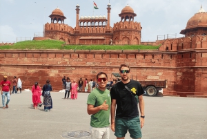 Vanha Delhi: kävelykierros tuk-tuk-ajelulla ja välipaloilla (Español)