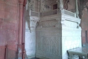 Vanha & Uusi Delhi: All-Inclusive Red Fort & Chowk -autokierros