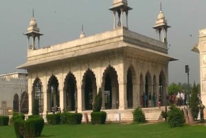 Vanha & Uusi Delhi: All-Inclusive Red Fort & Chowk -autokierros