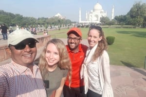 Excursão nocturna ao Taj Mahal e ao Forte de Agra a partir de Bangalore