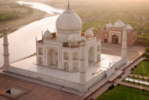 Nocna wycieczka do Taj Mahal i fortu Agra z Pune