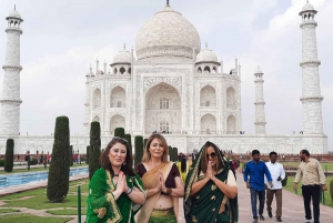 Taj Mahal og Agra fort-tur med overnatning fra Pune