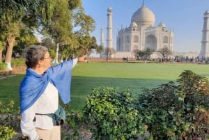 Yön yli Taj Mahalin ja Agran linnoituksen kiertoajelu Punesta käsin