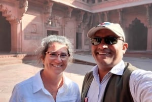 Taj Mahal und Agra Fort Tour von Pune aus über Nacht