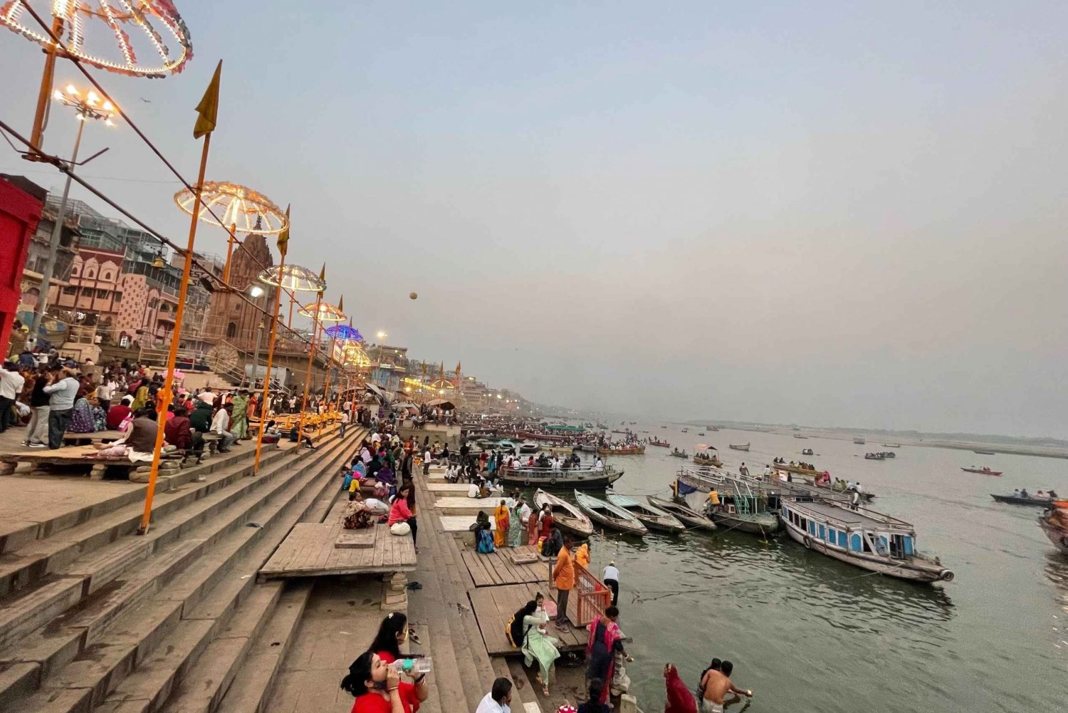 Excursão noturna a Varanasi saindo de Délhi