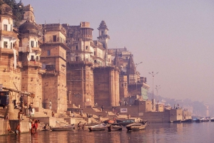 Varanasi-tur med övernattning från Delhi