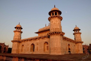 Rundresa med privat bil och förare - Delhi, Jaipur, Agra och Varanasi