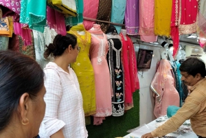 Privat skräddarsydd Delhi Shopping Tour wid kvinnlig konsult