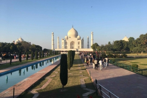 Delhi:Agra private transfer