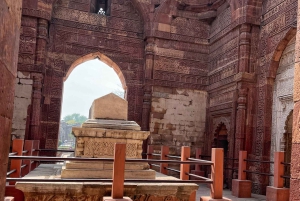 クトゥブ遺跡とメヘラウリ遺跡公園のガイド付きツアー