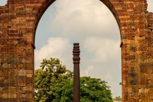 Skip-the-line Qutub Minar Private Tour with Transfer Option