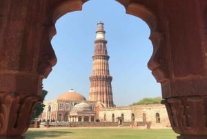 Skip-the-line Qutub Minar Private Tour with Transfer Option