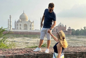 Hopp over køen Taj Mahal soloppgang og Agra Fort Privat tur