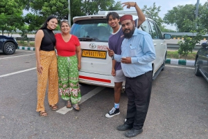 Fatehpur Sikri con el Taj mahal y el fuerte de Agra en coche