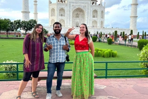 Tour di mezza giornata del Taj Mahal, del Forte di Agra e del Baby Taj in auto