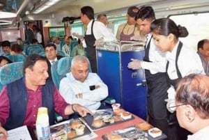 Tour del Taj Mahal, del Forte di Agra e di Fatehpur Sikri con il treno Gatimaan