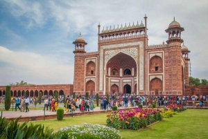 Agra: Taj Mahal Guidad tur med Fast Track-inträde