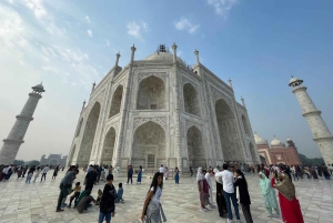 Taj Mahalin luksuskierros yksityisautolla, oppaalla ja 5 tähden lounaalla