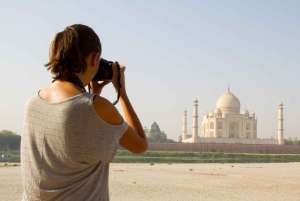 Taj Mahal : Visite en groupe partagé avec transfert depuis New Delhi