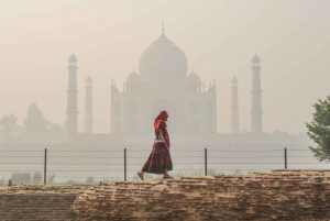 Taj Mahal: Wycieczka grupowa z transferem z New Delhi