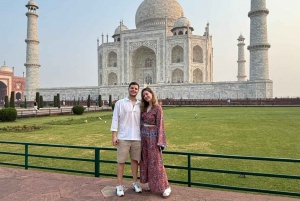 Taj Mahal Sunrise & Agra Day Tour med transport fra Delhi